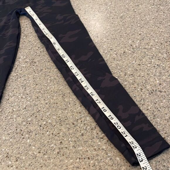 SPANX Look At Me Now Camo Leggings - Picture 7 of 11